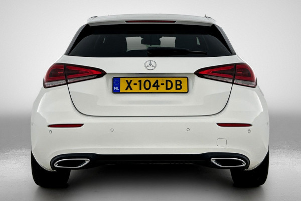 Mercedes-Benz A-Klasse 180 Business Solution AMG (PANORAMADAK, SFEERVERLICHTING, STOELVERWARMING, GOED ONDERHOUDEN)