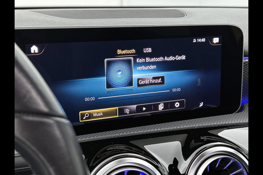 Mercedes-Benz A-Klasse 180 Business Solution AMG (PANORAMADAK, SFEERVERLICHTING, STOELVERWARMING, GOED ONDERHOUDEN)