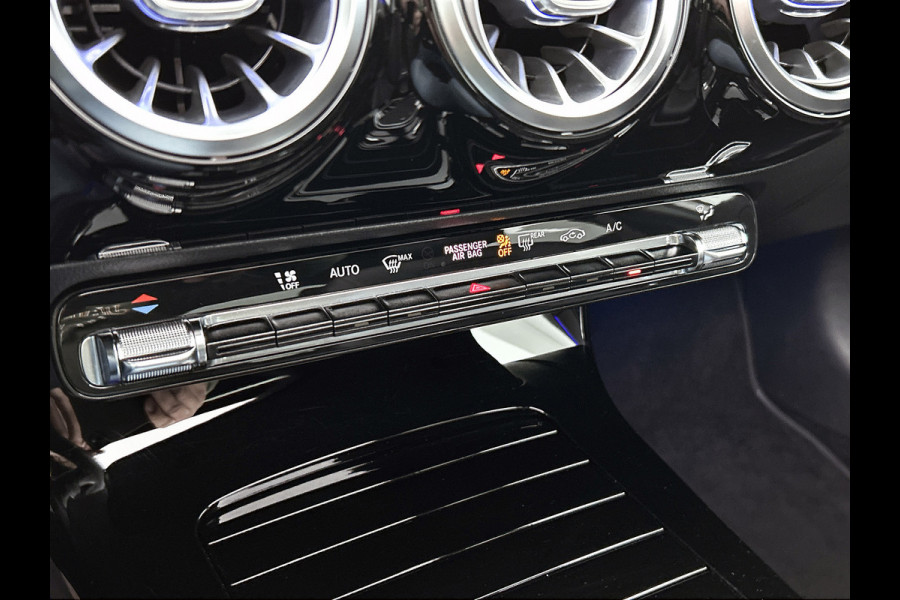 Mercedes-Benz A-Klasse 180 Business Solution AMG (PANORAMADAK, SFEERVERLICHTING, STOELVERWARMING, GOED ONDERHOUDEN)
