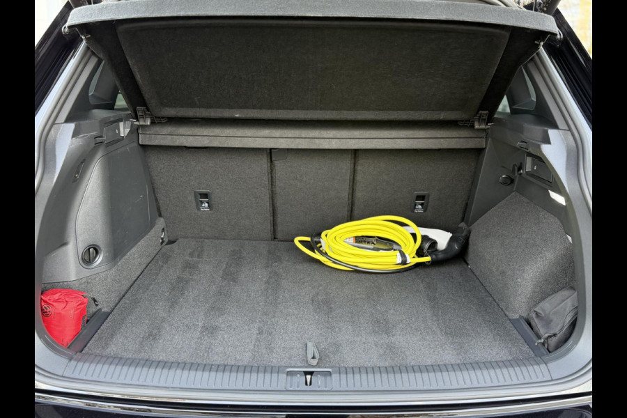 Volkswagen Tiguan 1.4 eHybrid DSG R-Line Business+ |Full Options|Black style|20"|Pano|Leer|360Cam|Trekhaak