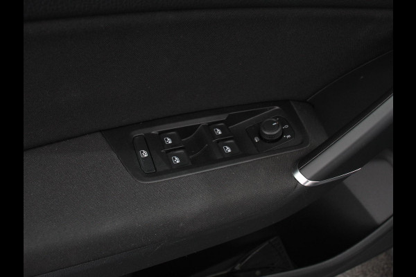 Volkswagen Touran 1.5 TSI DSG Comfortline 7p Navigatie Apple Carplay/Android Auto Parkeersensoren Adaptive Cruise Control Stoelverwarming Climate Control