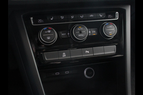 Volkswagen Touran 1.5 TSI DSG Comfortline 7p Navigatie Apple Carplay/Android Auto Parkeersensoren Adaptive Cruise Control Stoelverwarming Climate Control