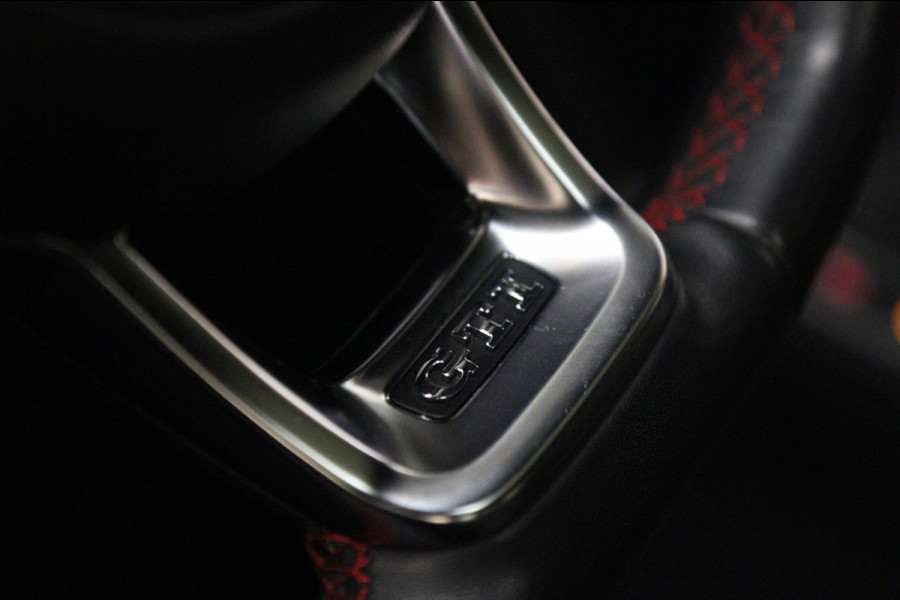 Volkswagen Polo 2.0 TSI GTI PANO/CARPLAY/CAM/SFEERVER/BLINDESPOT/VOL