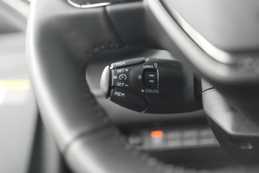 Peugeot 208 PureTech 100 EAT8 Allure Pack | Camera | Apple Carplay | Parkeersensoren