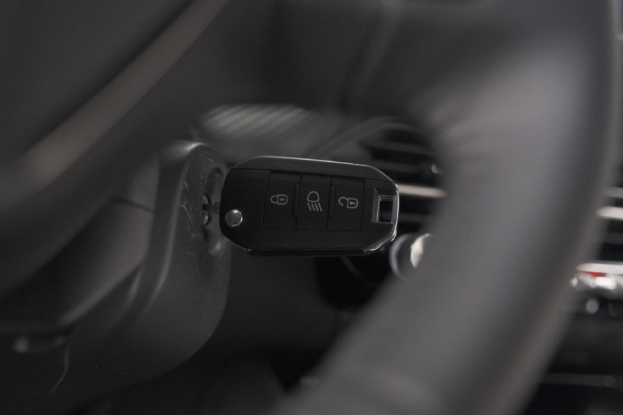 Peugeot 2008 PureTech 100 Allure | Camera | Navigatie | Parkeersensoren | Apple Carplay