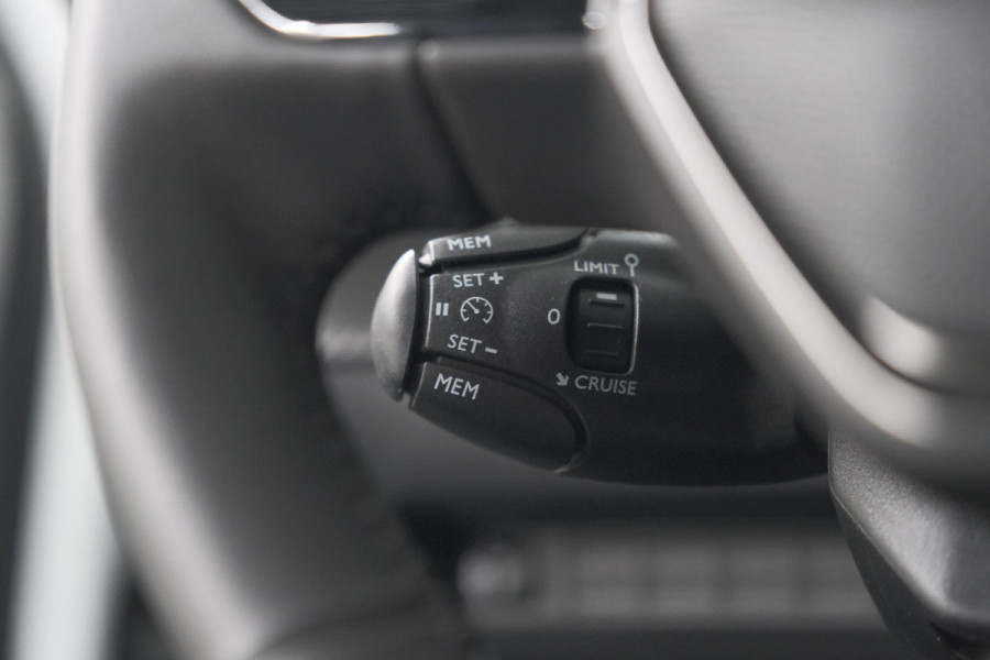 Peugeot 2008 PureTech 100 Allure | Camera | Navigatie | Parkeersensoren | Apple Carplay