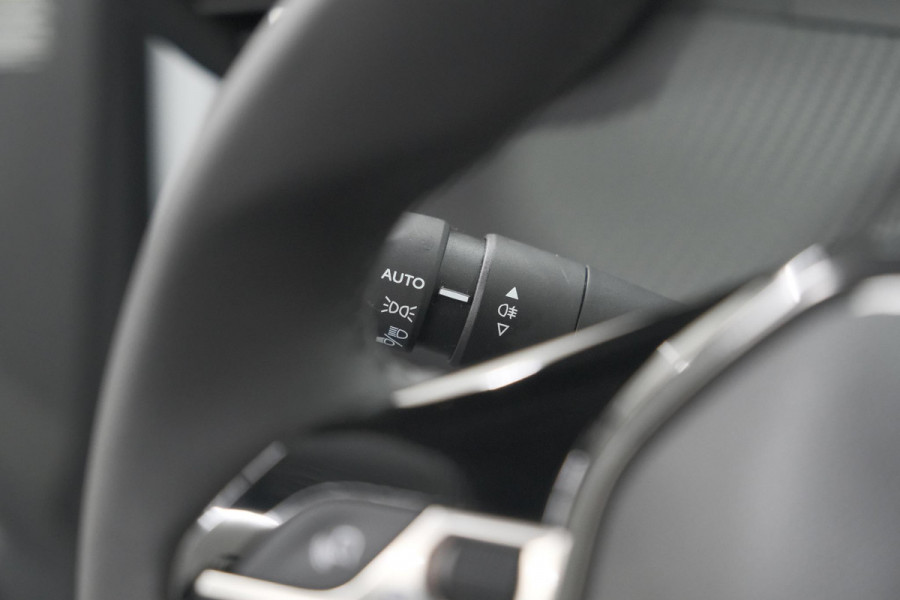 Peugeot 2008 PureTech 100 Allure | Camera | Navigatie | Parkeersensoren | Apple Carplay
