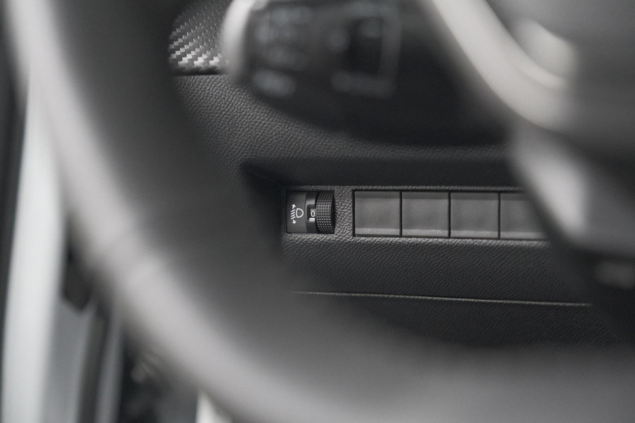 Peugeot 2008 PureTech 100 Allure | Camera | Navigatie | Parkeersensoren | Apple Carplay