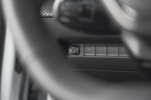 Peugeot 2008 PureTech 100 Allure | Camera | Navigatie | Parkeersensoren | Apple Carplay