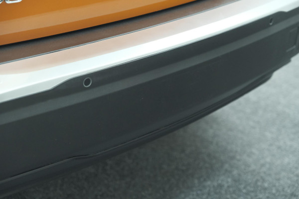 Peugeot e-2008 EV Allure Pack 50 kWh | 3 Fase Laadfunctie | Parkeersensoren | Apple Carplay | Climate Control