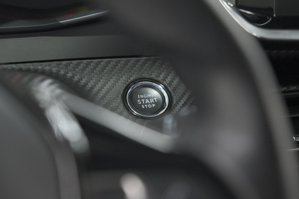 Peugeot e-2008 EV Allure Pack 50 kWh | 3 Fase Laadfunctie | Parkeersensoren | Apple Carplay | Climate Control