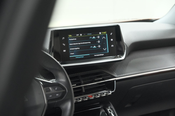 Peugeot e-2008 EV Allure Pack 50 kWh | 3 Fase Laadfunctie | Parkeersensoren | Apple Carplay | Climate Control