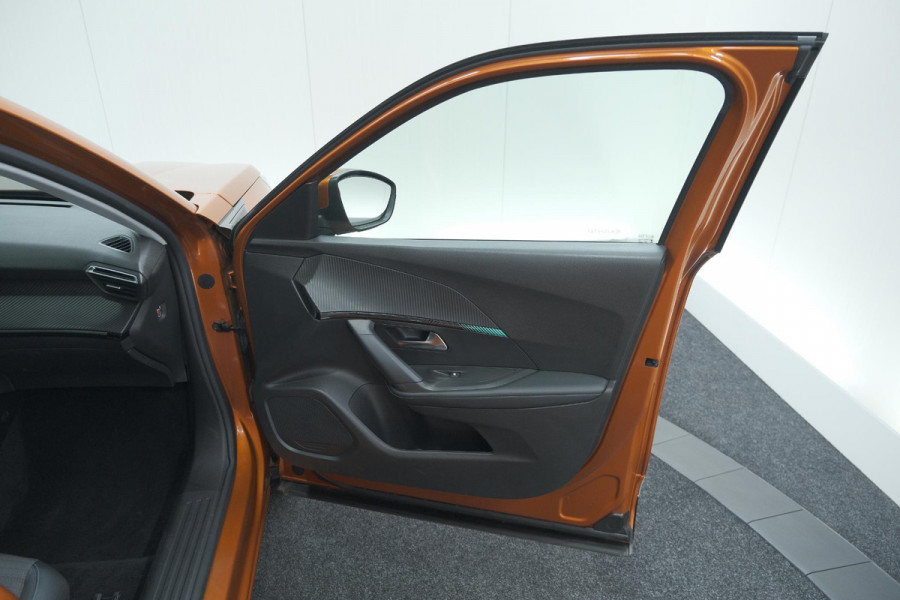 Peugeot e-2008 EV Allure Pack 50 kWh | 3 Fase Laadfunctie | Parkeersensoren | Apple Carplay | Climate Control