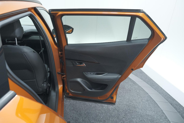 Peugeot e-2008 EV Allure Pack 50 kWh | 3 Fase Laadfunctie | Parkeersensoren | Apple Carplay | Climate Control