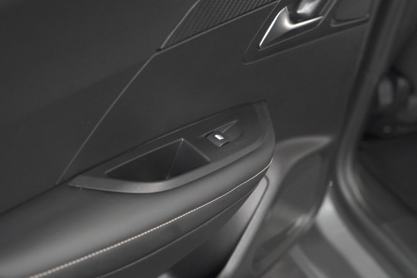 Peugeot 2008 PureTech 100 Allure | Camera | Navigatie | Parkeersensoren | Apple Carplay
