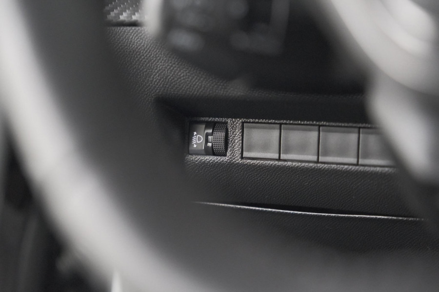 Peugeot 2008 PureTech 100 Allure | Camera | Navigatie | Parkeersensoren | Apple Carplay