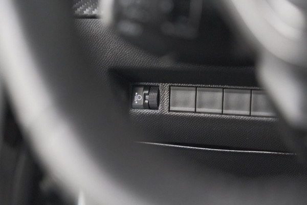 Peugeot 2008 PureTech 100 Allure | Camera | Navigatie | Parkeersensoren | Apple Carplay
