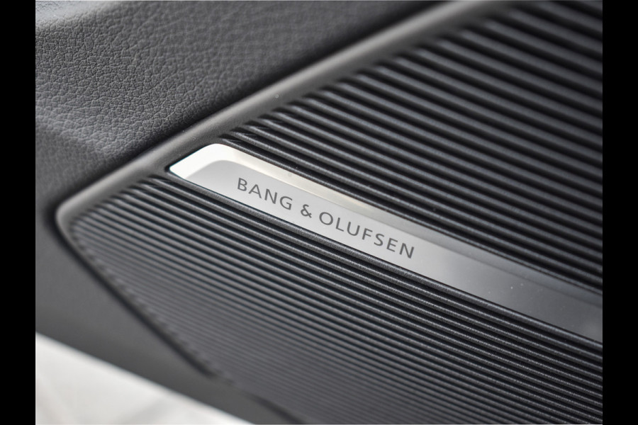 Audi Q8 60 TFSI e QUATTRO PRO LINE S COMPETITION | PANORAMADAK | 4 WIEL BESTURING | ALCANTARA HEMEL | AMBIANCE VERLICHTING | STOELMASSAG
