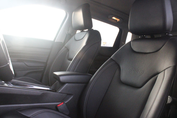 Jeep Compass 4xe 240PK Plug-in Hybrid ELECTRIC S | PANORAMSICH SCHUIF/KANTEL DAK | STOEL/STUUR VERWARMING | ALL SEASON BANDEN | 19" LICHTMETALEN VELGEN "GLOSSY BLACK" | ELEKTRISCH BEDIENBARE BESTUURDERSSTOEL | LEDEREN BEKLEDING | ADAPTIVE CRUISE CONTROL | NAVIGATIE | DRAADLOZE APPLE CARPLAY/ANDROID AUTO | DRAADLOZE TELEFOONLADER | DAB+ RADIO | ELEKTRISCH BEDIENBARE ACHTERKLEP | ACHTERUITRIJ CAMERA | KEYLESS ENTRY/START |