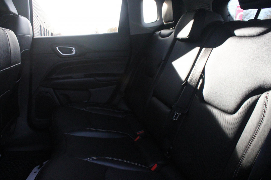 Jeep Compass 4xe 240PK Plug-in Hybrid ELECTRIC S | PANORAMSICH SCHUIF/KANTEL DAK | STOEL/STUUR VERWARMING | ALL SEASON BANDEN | 19" LICHTMETALEN VELGEN "GLOSSY BLACK" | ELEKTRISCH BEDIENBARE BESTUURDERSSTOEL | LEDEREN BEKLEDING | ADAPTIVE CRUISE CONTROL | NAVIGATIE | DRAADLOZE APPLE CARPLAY/ANDROID AUTO | DRAADLOZE TELEFOONLADER | DAB+ RADIO | ELEKTRISCH BEDIENBARE ACHTERKLEP | ACHTERUITRIJ CAMERA | KEYLESS ENTRY/START |