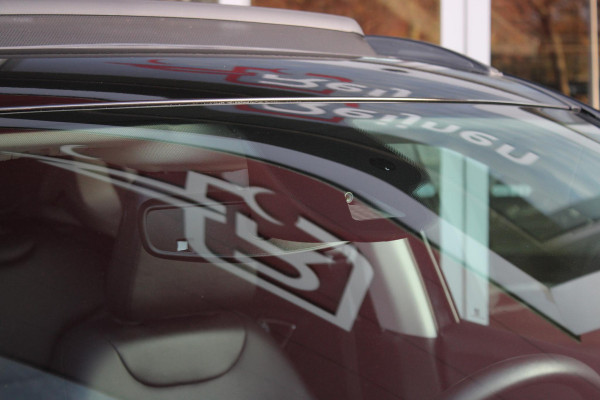 Jeep Compass 4xe 240PK Plug-in Hybrid ELECTRIC S | PANORAMSICH SCHUIF/KANTEL DAK | STOEL/STUUR VERWARMING | ALL SEASON BANDEN | 19" LICHTMETALEN VELGEN "GLOSSY BLACK" | ELEKTRISCH BEDIENBARE BESTUURDERSSTOEL | LEDEREN BEKLEDING | ADAPTIVE CRUISE CONTROL | NAVIGATIE | DRAADLOZE APPLE CARPLAY/ANDROID AUTO | DRAADLOZE TELEFOONLADER | DAB+ RADIO | ELEKTRISCH BEDIENBARE ACHTERKLEP | ACHTERUITRIJ CAMERA | KEYLESS ENTRY/START |