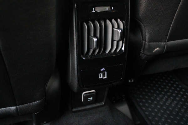 Jeep Compass 4xe 240PK Plug-in Hybrid ELECTRIC S | PANORAMSICH SCHUIF/KANTEL DAK | STOEL/STUUR VERWARMING | ALL SEASON BANDEN | 19" LICHTMETALEN VELGEN "GLOSSY BLACK" | ELEKTRISCH BEDIENBARE BESTUURDERSSTOEL | LEDEREN BEKLEDING | ADAPTIVE CRUISE CONTROL | NAVIGATIE | DRAADLOZE APPLE CARPLAY/ANDROID AUTO | DRAADLOZE TELEFOONLADER | DAB+ RADIO | ELEKTRISCH BEDIENBARE ACHTERKLEP | ACHTERUITRIJ CAMERA | KEYLESS ENTRY/START |