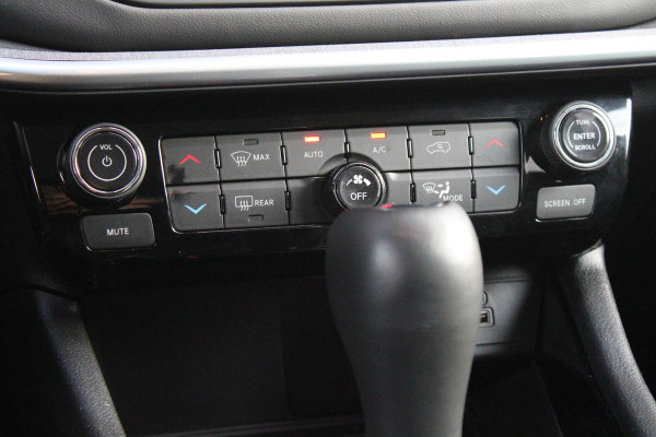 Jeep Compass 4xe 240PK Plug-in Hybrid ELECTRIC S | PANORAMSICH SCHUIF/KANTEL DAK | STOEL/STUUR VERWARMING | ALL SEASON BANDEN | 19" LICHTMETALEN VELGEN "GLOSSY BLACK" | ELEKTRISCH BEDIENBARE BESTUURDERSSTOEL | LEDEREN BEKLEDING | ADAPTIVE CRUISE CONTROL | NAVIGATIE | DRAADLOZE APPLE CARPLAY/ANDROID AUTO | DRAADLOZE TELEFOONLADER | DAB+ RADIO | ELEKTRISCH BEDIENBARE ACHTERKLEP | ACHTERUITRIJ CAMERA | KEYLESS ENTRY/START |