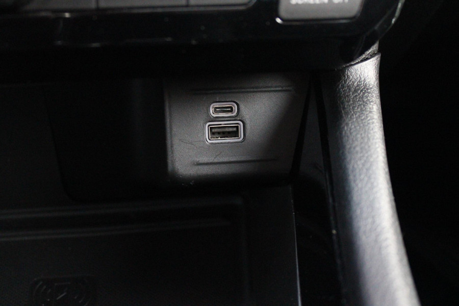 Jeep Compass 4xe 240PK Plug-in Hybrid ELECTRIC S | PANORAMSICH SCHUIF/KANTEL DAK | STOEL/STUUR VERWARMING | ALL SEASON BANDEN | 19" LICHTMETALEN VELGEN "GLOSSY BLACK" | ELEKTRISCH BEDIENBARE BESTUURDERSSTOEL | LEDEREN BEKLEDING | ADAPTIVE CRUISE CONTROL | NAVIGATIE | DRAADLOZE APPLE CARPLAY/ANDROID AUTO | DRAADLOZE TELEFOONLADER | DAB+ RADIO | ELEKTRISCH BEDIENBARE ACHTERKLEP | ACHTERUITRIJ CAMERA | KEYLESS ENTRY/START |