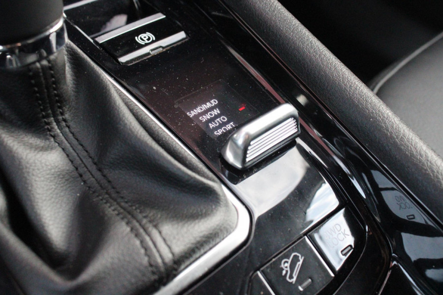 Jeep Compass 4xe 240PK Plug-in Hybrid ELECTRIC S | PANORAMSICH SCHUIF/KANTEL DAK | STOEL/STUUR VERWARMING | ALL SEASON BANDEN | 19" LICHTMETALEN VELGEN "GLOSSY BLACK" | ELEKTRISCH BEDIENBARE BESTUURDERSSTOEL | LEDEREN BEKLEDING | ADAPTIVE CRUISE CONTROL | NAVIGATIE | DRAADLOZE APPLE CARPLAY/ANDROID AUTO | DRAADLOZE TELEFOONLADER | DAB+ RADIO | ELEKTRISCH BEDIENBARE ACHTERKLEP | ACHTERUITRIJ CAMERA | KEYLESS ENTRY/START |