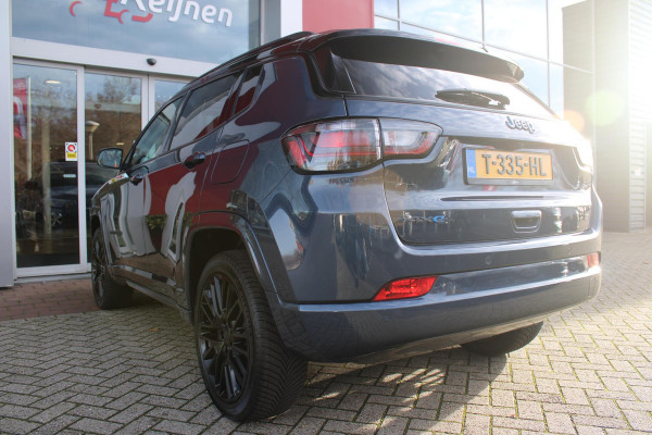 Jeep Compass 4xe 240PK Plug-in Hybrid ELECTRIC S | PANORAMSICH SCHUIF/KANTEL DAK | STOEL/STUUR VERWARMING | ALL SEASON BANDEN | 19" LICHTMETALEN VELGEN "GLOSSY BLACK" | ELEKTRISCH BEDIENBARE BESTUURDERSSTOEL | LEDEREN BEKLEDING | ADAPTIVE CRUISE CONTROL | NAVIGATIE | DRAADLOZE APPLE CARPLAY/ANDROID AUTO | DRAADLOZE TELEFOONLADER | DAB+ RADIO | ELEKTRISCH BEDIENBARE ACHTERKLEP | ACHTERUITRIJ CAMERA | KEYLESS ENTRY/START |