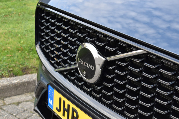 Volvo XC60 T8 AWD 455PK Plug-in Hybrid Ultra Dark | B&W | Luchtvering | HUD | Massage | Trekhaak | Stoelkoeling |
