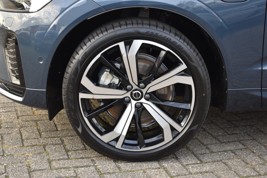 Volvo XC60 T8 AWD 455PK Plug-in Hybrid Ultra Dark | B&W | Luchtvering | HUD | Massage | Trekhaak | Stoelkoeling |