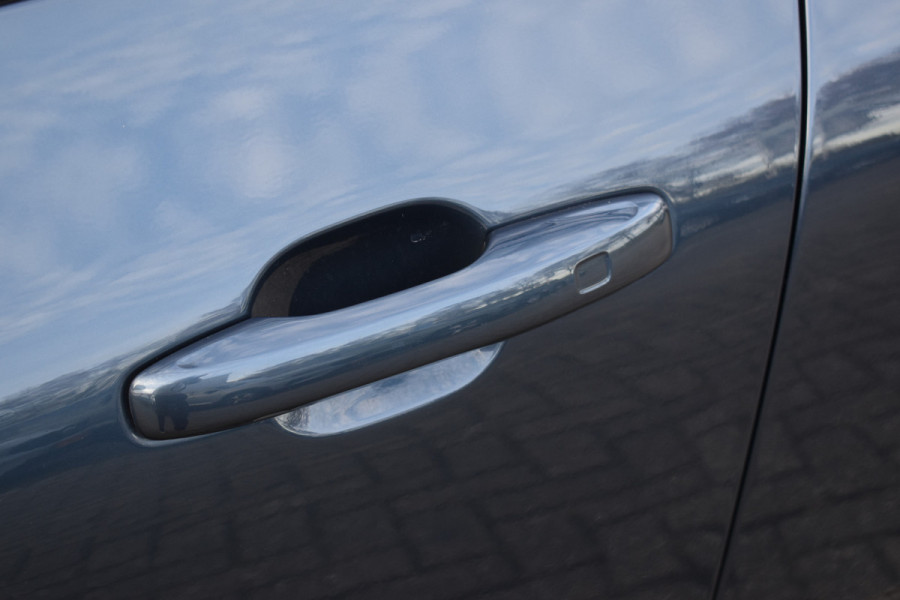 Volvo XC60 T8 AWD 455PK Plug-in Hybrid Ultra Dark | B&W | Luchtvering | HUD | Massage | Trekhaak | Stoelkoeling |