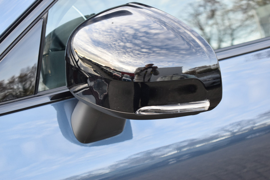 Volvo XC60 T8 AWD 455PK Plug-in Hybrid Ultra Dark | B&W | Luchtvering | HUD | Massage | Trekhaak | Stoelkoeling |