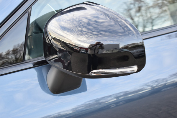 Volvo XC60 T8 AWD 455PK Plug-in Hybrid Ultra Dark | B&W | Luchtvering | HUD | Massage | Trekhaak | Stoelkoeling |