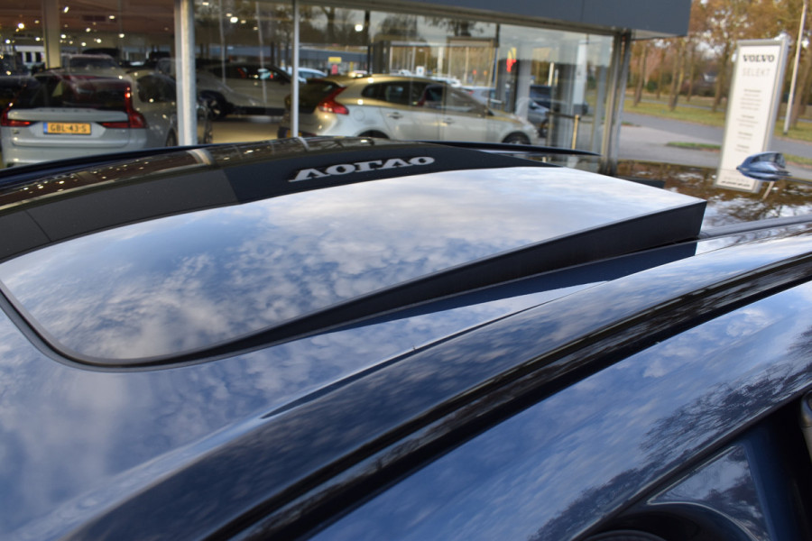 Volvo XC60 T8 AWD 455PK Plug-in Hybrid Ultra Dark | B&W | Luchtvering | HUD | Massage | Trekhaak | Stoelkoeling |