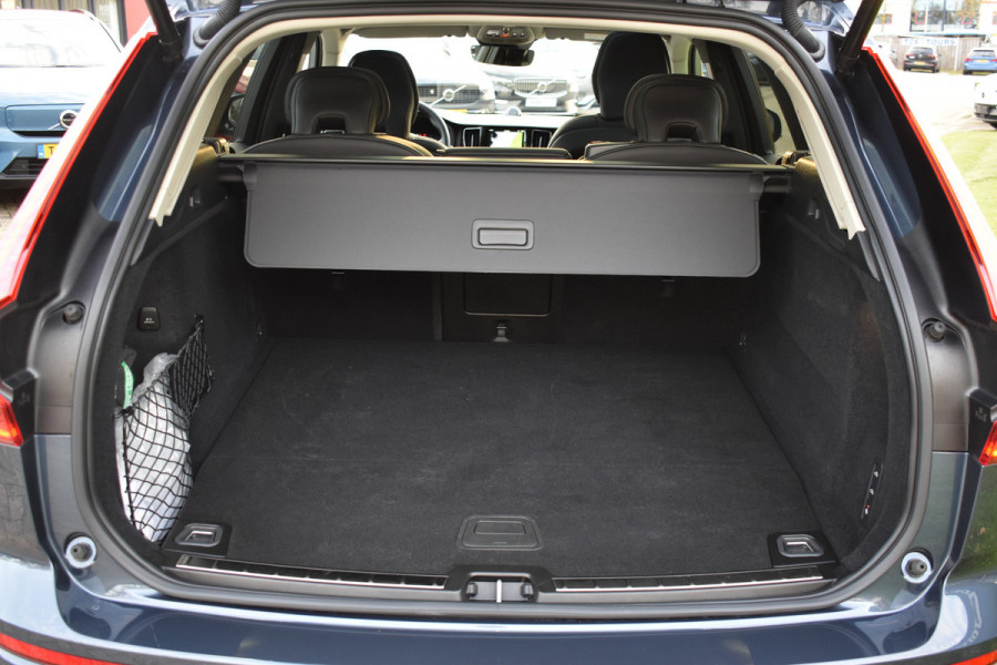 Volvo XC60 T8 AWD 455PK Plug-in Hybrid Ultra Dark | B&W | Luchtvering | HUD | Massage | Trekhaak | Stoelkoeling |
