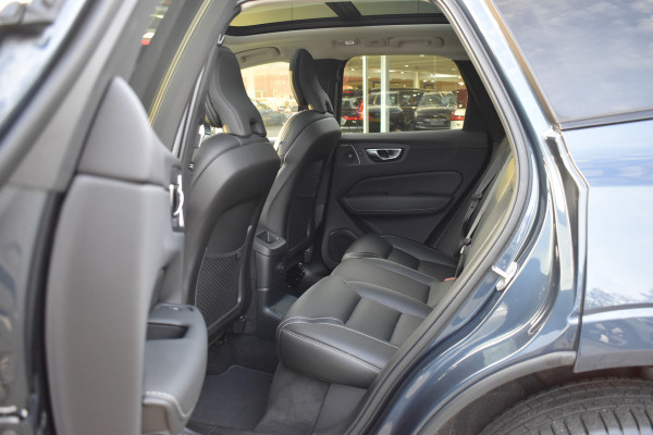 Volvo XC60 T8 AWD 455PK Plug-in Hybrid Ultra Dark | B&W | Luchtvering | HUD | Massage | Trekhaak | Stoelkoeling |