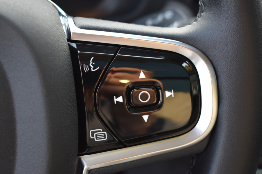 Volvo XC60 T8 AWD 455PK Plug-in Hybrid Ultra Dark | B&W | Luchtvering | HUD | Massage | Trekhaak | Stoelkoeling |