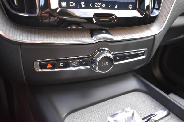 Volvo XC60 T8 AWD 455PK Plug-in Hybrid Ultra Dark | B&W | Luchtvering | HUD | Massage | Trekhaak | Stoelkoeling |