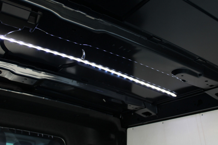 Renault Trafic 2.0 Blue dCi 170pk T29 L2H1 Extra DC - 2x Schuifdeur - Carplay - LED - Blind Spot - Navigatie - Camera - Trekhaak - Stoelverwarm