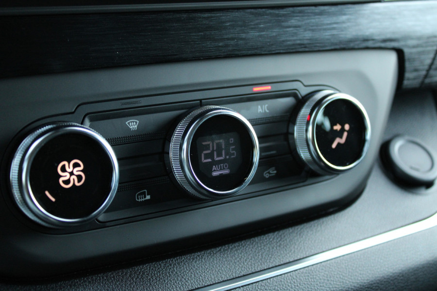 Renault Trafic 2.0 Blue dCi 170pk T29 L2H1 Extra DC - 2x Schuifdeur - Carplay - LED - Blind Spot - Navigatie - Camera - Trekhaak - Stoelverwarm