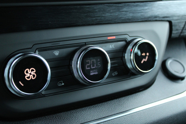 Renault Trafic 2.0 Blue dCi 170pk T29 L2H1 Extra DC - 2x Schuifdeur - Carplay - LED - Blind Spot - Navigatie - Camera - Trekhaak - Stoelverwarm