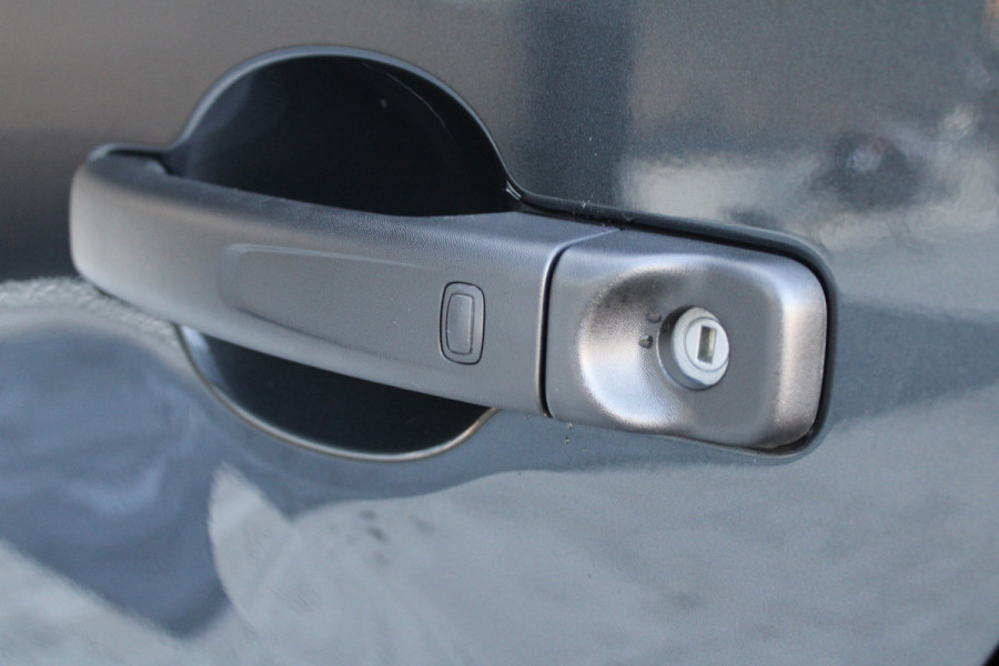 Renault Trafic 2.0 Blue dCi 170pk T29 L2H1 Extra DC - 2x Schuifdeur - Carplay - LED - Blind Spot - Navigatie - Camera - Trekhaak - Stoelverwarm