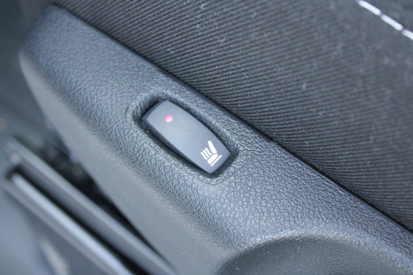 Renault Trafic 2.0 Blue dCi 170pk T29 L2H1 Extra DC - 2x Schuifdeur - Carplay - LED - Blind Spot - Navigatie - Camera - Trekhaak - Stoelverwarm