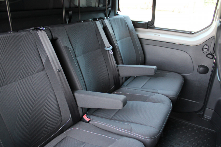 Renault Trafic 2.0 Blue dCi 170pk T29 L2H1 Extra DC - 2x Schuifdeur - Carplay - LED - Blind Spot - Navigatie - Camera - Trekhaak - Stoelverwarm