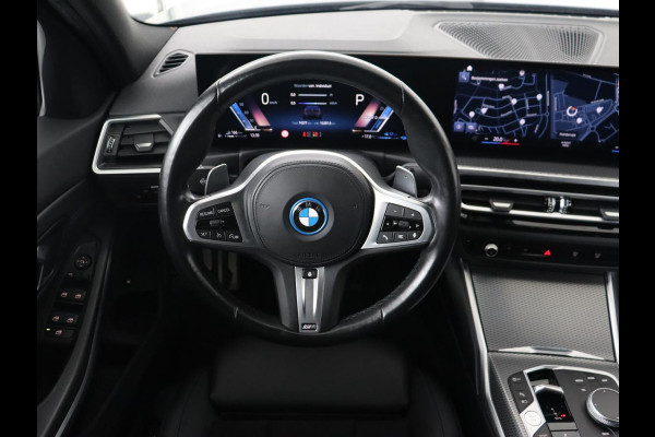 BMW 3-serie 320e M Sport | Trekhaak | Stoelverwarming | Camera | Leder/Alcantara | Stuurverwarming | Carplay | Live Cockpit Plus | Adaptief LED | Sportstoelen | Cruise control | PHEV | Plug In