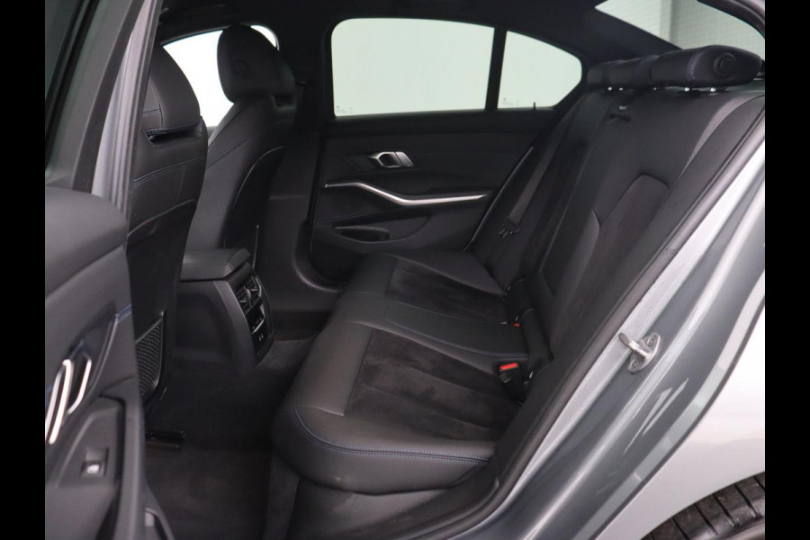 BMW 3-serie 320e M Sport | Trekhaak | Stoelverwarming | Camera | Leder/Alcantara | Stuurverwarming | Carplay | Live Cockpit Plus | Adaptief LED | Sportstoelen | Cruise control | PHEV | Plug In