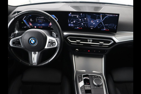BMW 3-serie 320e M Sport | Trekhaak | Stoelverwarming | Camera | Leder/Alcantara | Stuurverwarming | Carplay | Live Cockpit Plus | Adaptief LED | Sportstoelen | Cruise control | PHEV | Plug In