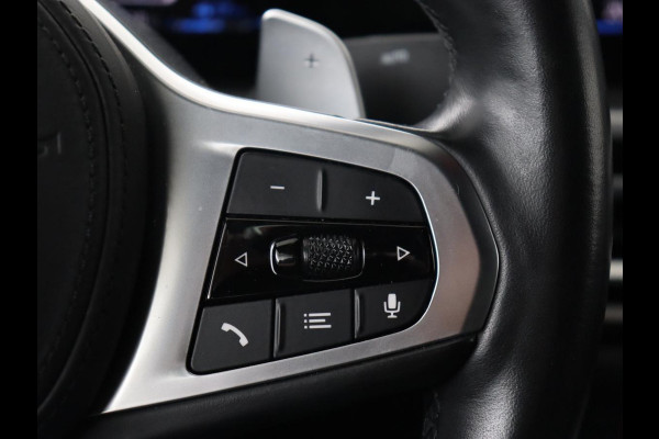 BMW 3-serie 320e M Sport | Trekhaak | Stoelverwarming | Camera | Leder/Alcantara | Stuurverwarming | Carplay | Live Cockpit Plus | Adaptief LED | Sportstoelen | Cruise control | PHEV | Plug In